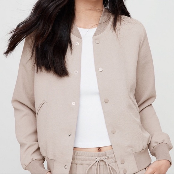 NWT Aritzia Wilfred Poussin Bomber Jacket Button Down in Ashen Gray Cream XS - Picture 1 of 12